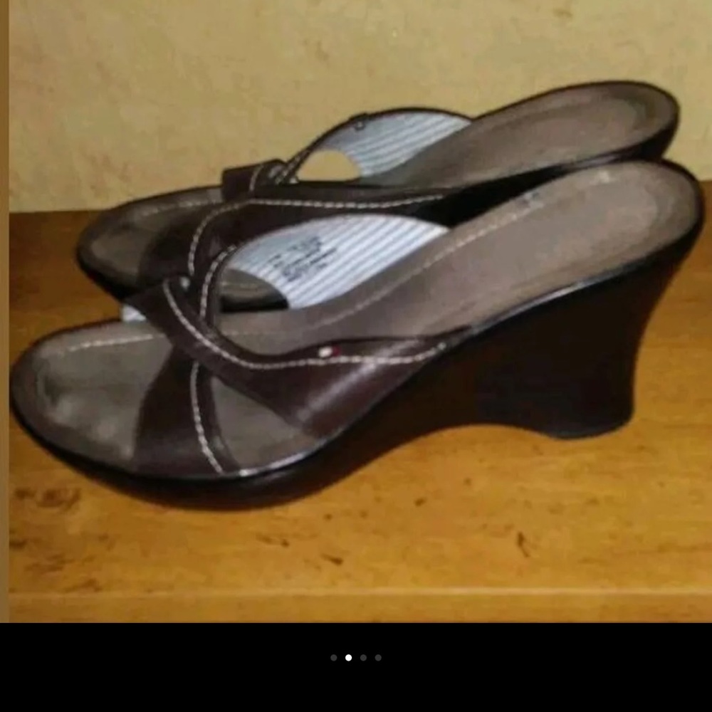 Tommy Hilfiger brown leather  sandals